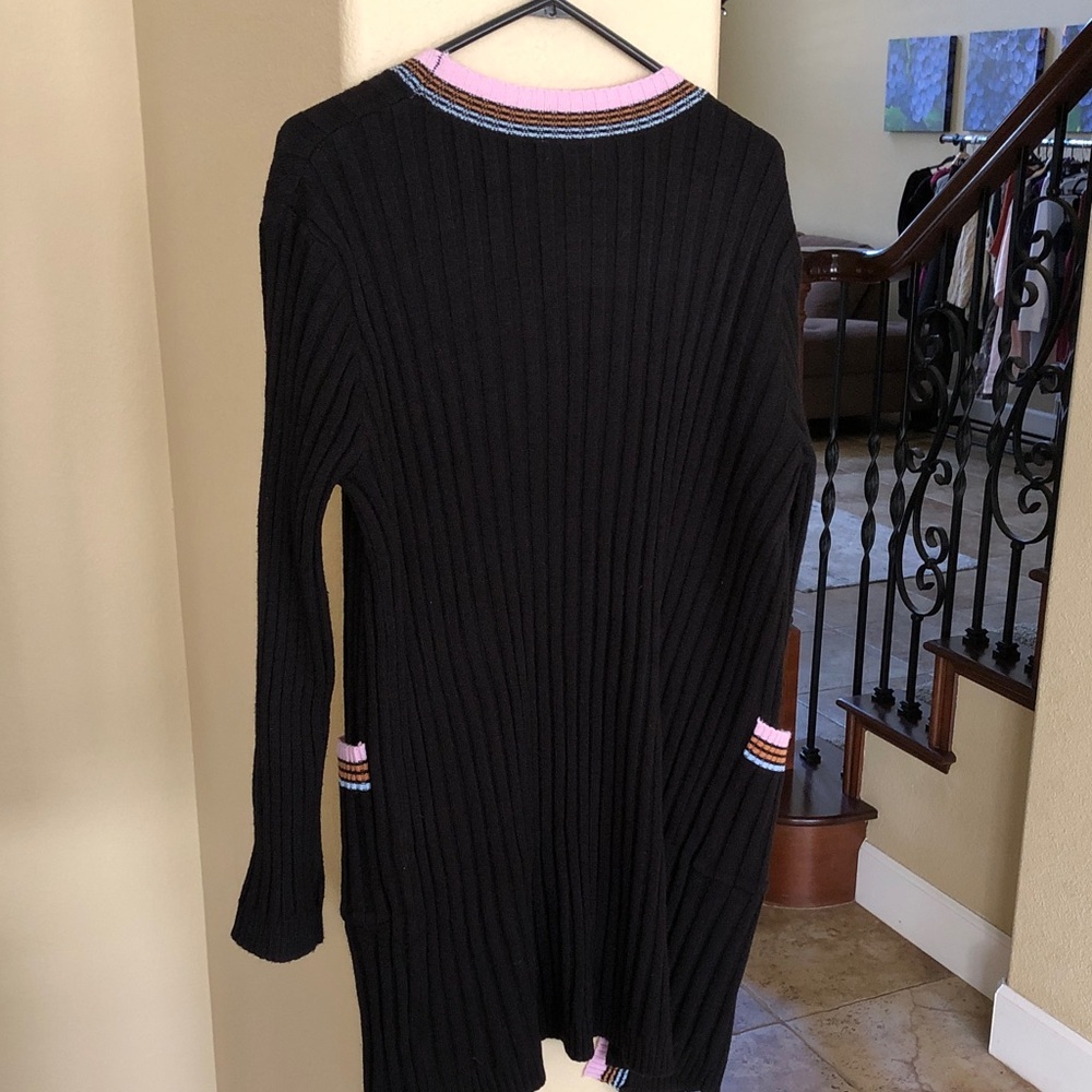 Elegant Black Cardigan with Pink Accents - Picture 5 of 5